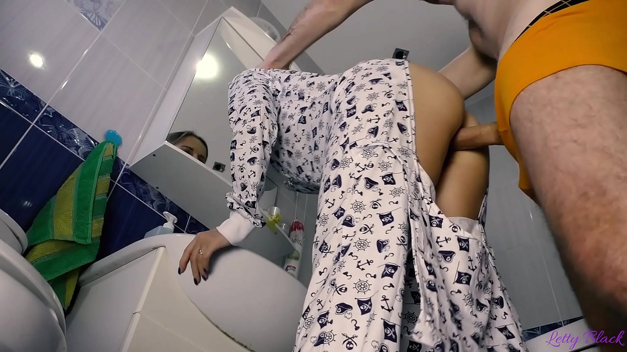 Kappen met jong in pyjama eindigt oraal cum in kont - letty zwart